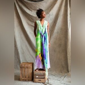 Psophia Vasquez de Castro Sleeveless Maxi Dress in Lilac Watercolor Print